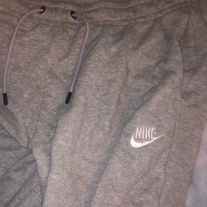 nike gray sweatpants / joggers size medium